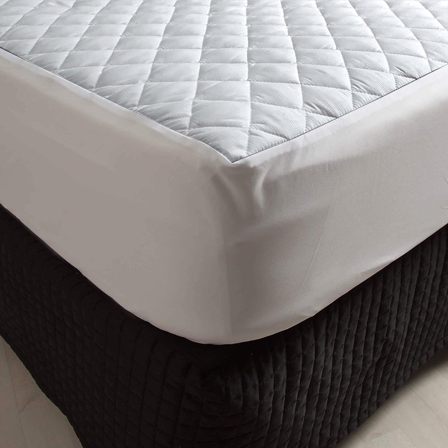 3 Pcs Printed Waterproof Mattress Protector - Quilted - King 02