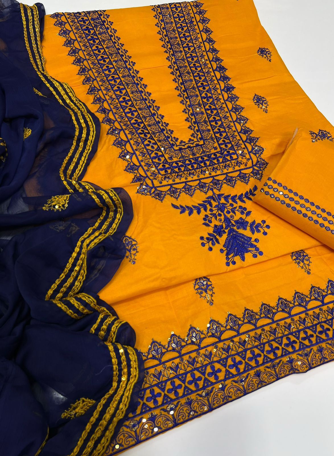 Eid Collection 2K26 – 3 Pcs Lawn / Cotton Hit Traditional Embroidery Suit