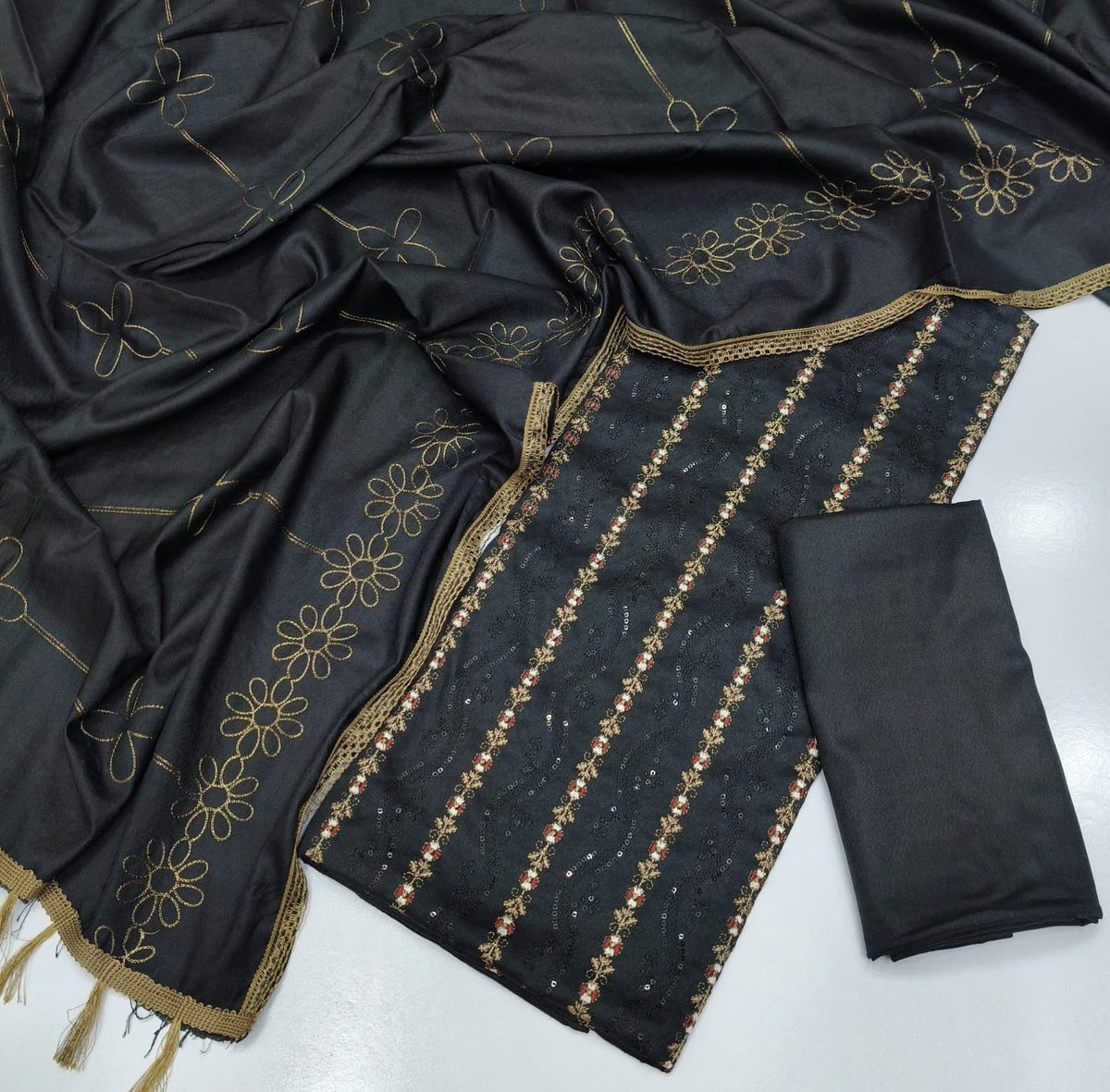Royal Embroidered Dhanak 3-Piece Suit