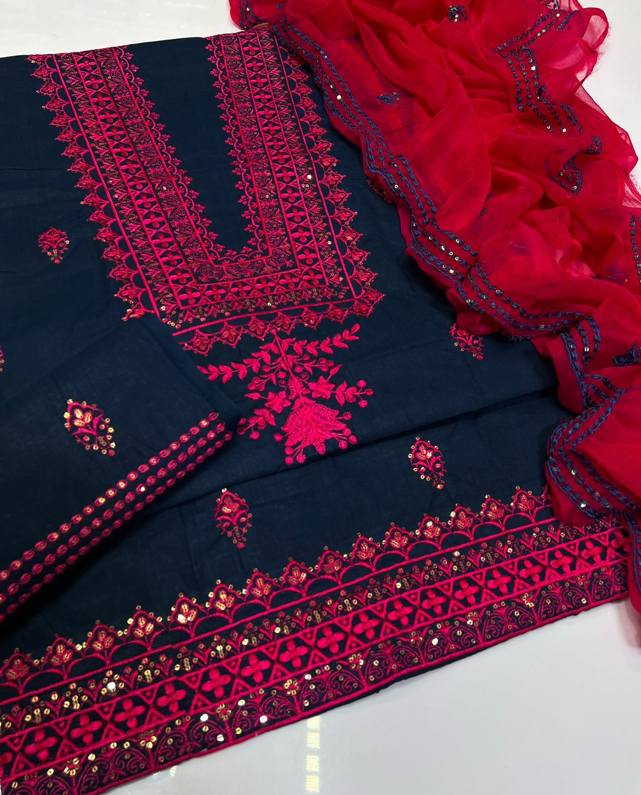 Eid Collection 2K26 – 3 Pcs Lawn / Cotton Hit Traditional Embroidery Suit