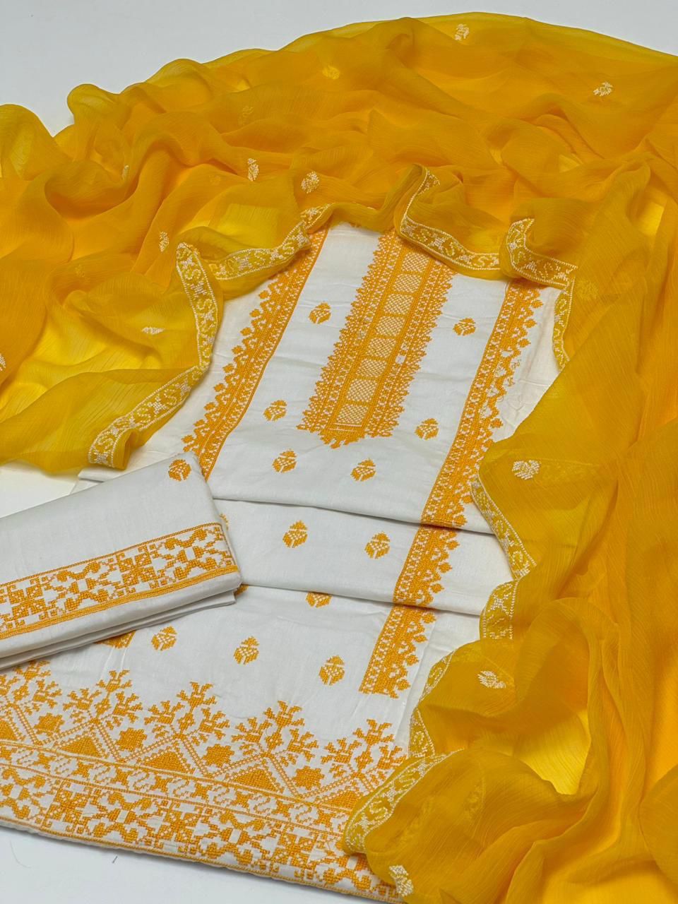 Eid Collection 2K26 – 3 Pcs Lawn / Cotton Hit Traditional Embroidery Suit